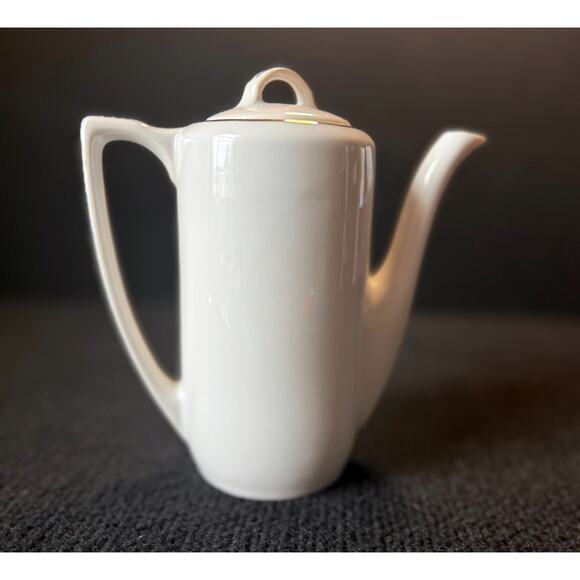 Vintage Porcelain Teapot – Hot Air Balloon with Animals – 1970s Whimsical Design - Picture 3 of 8